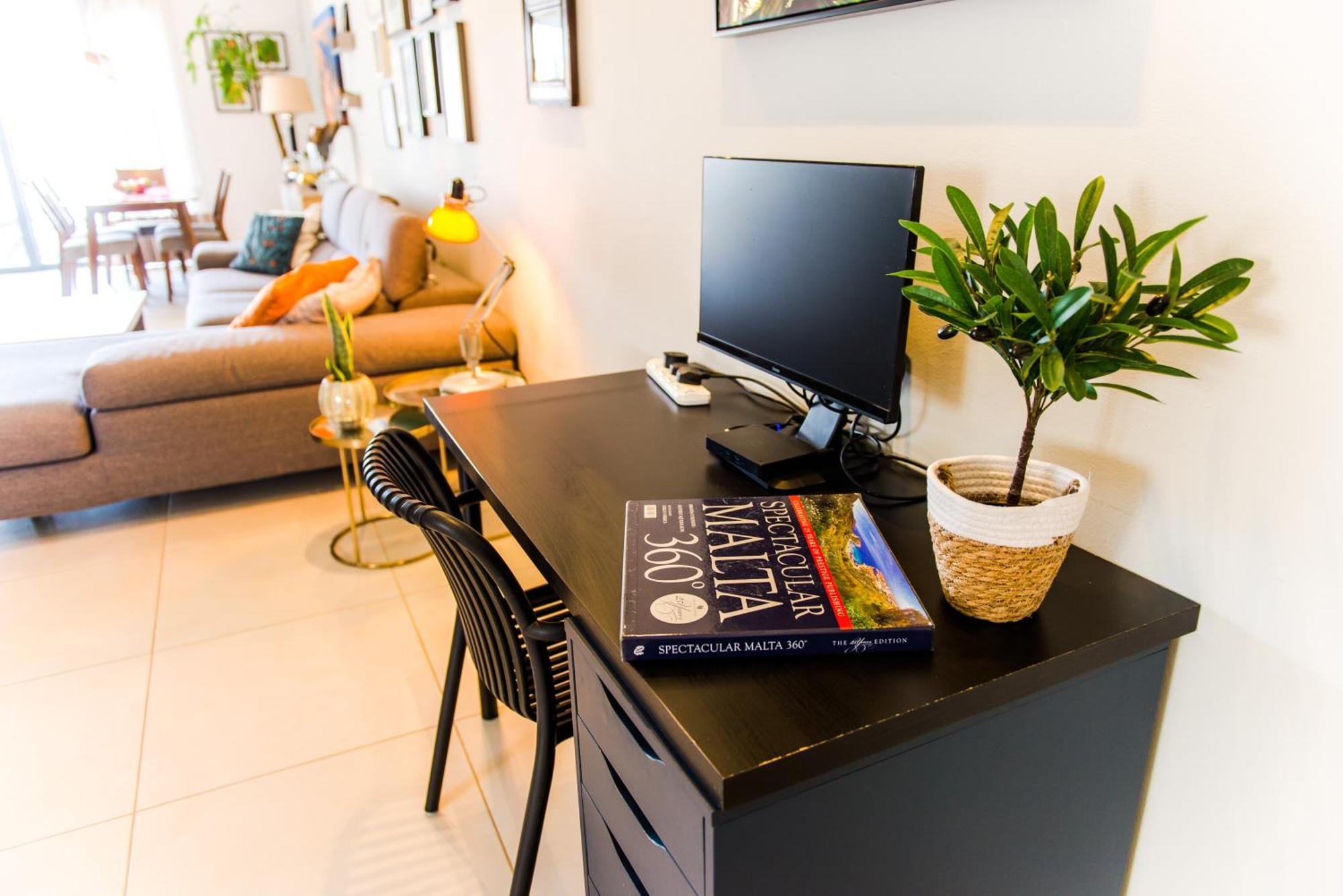 Mediterranean Abode - Spacious Apartment In Swieqi Is-Swieqi Esterno foto