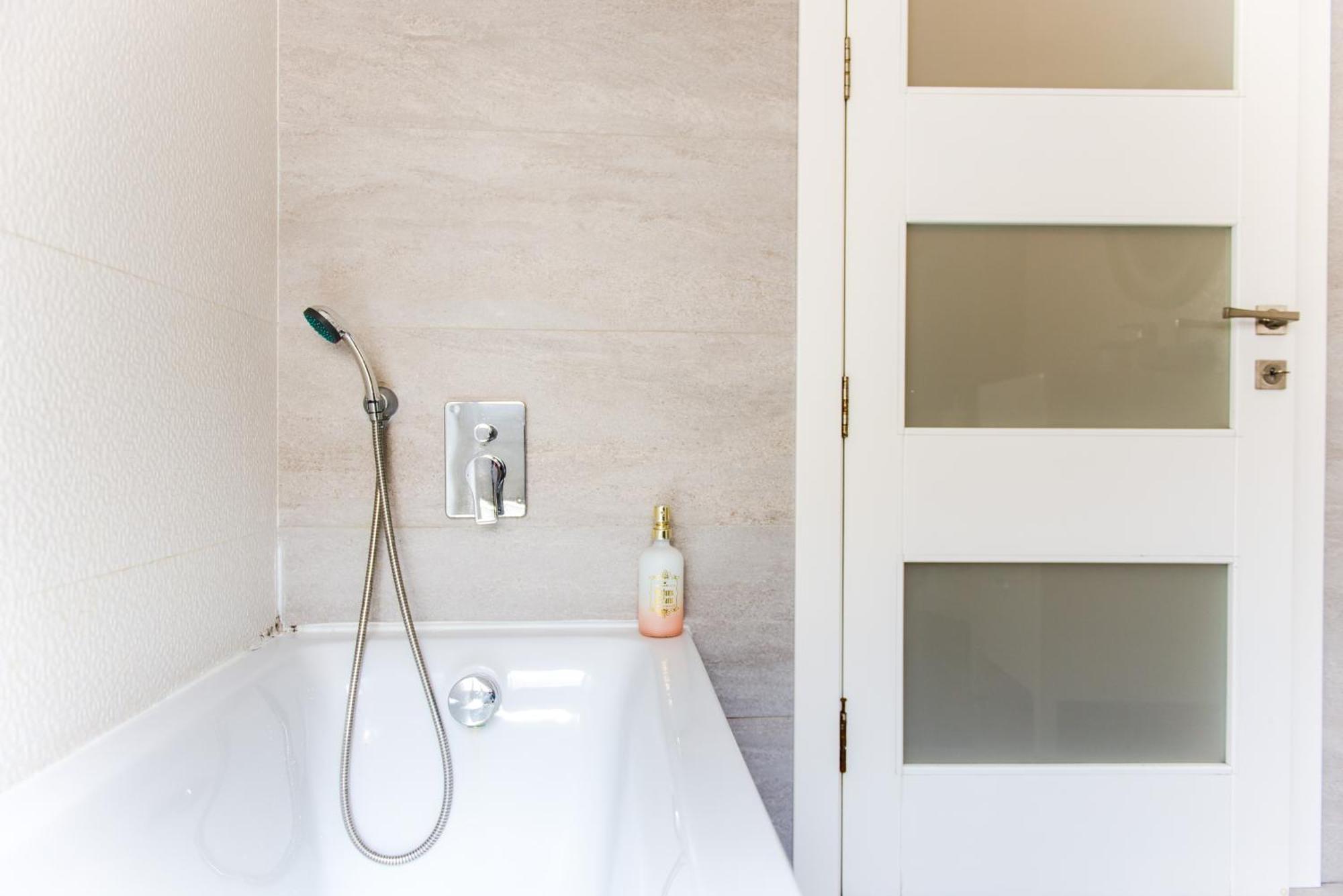 Mediterranean Abode - Spacious Apartment In Swieqi Is-Swieqi Esterno foto