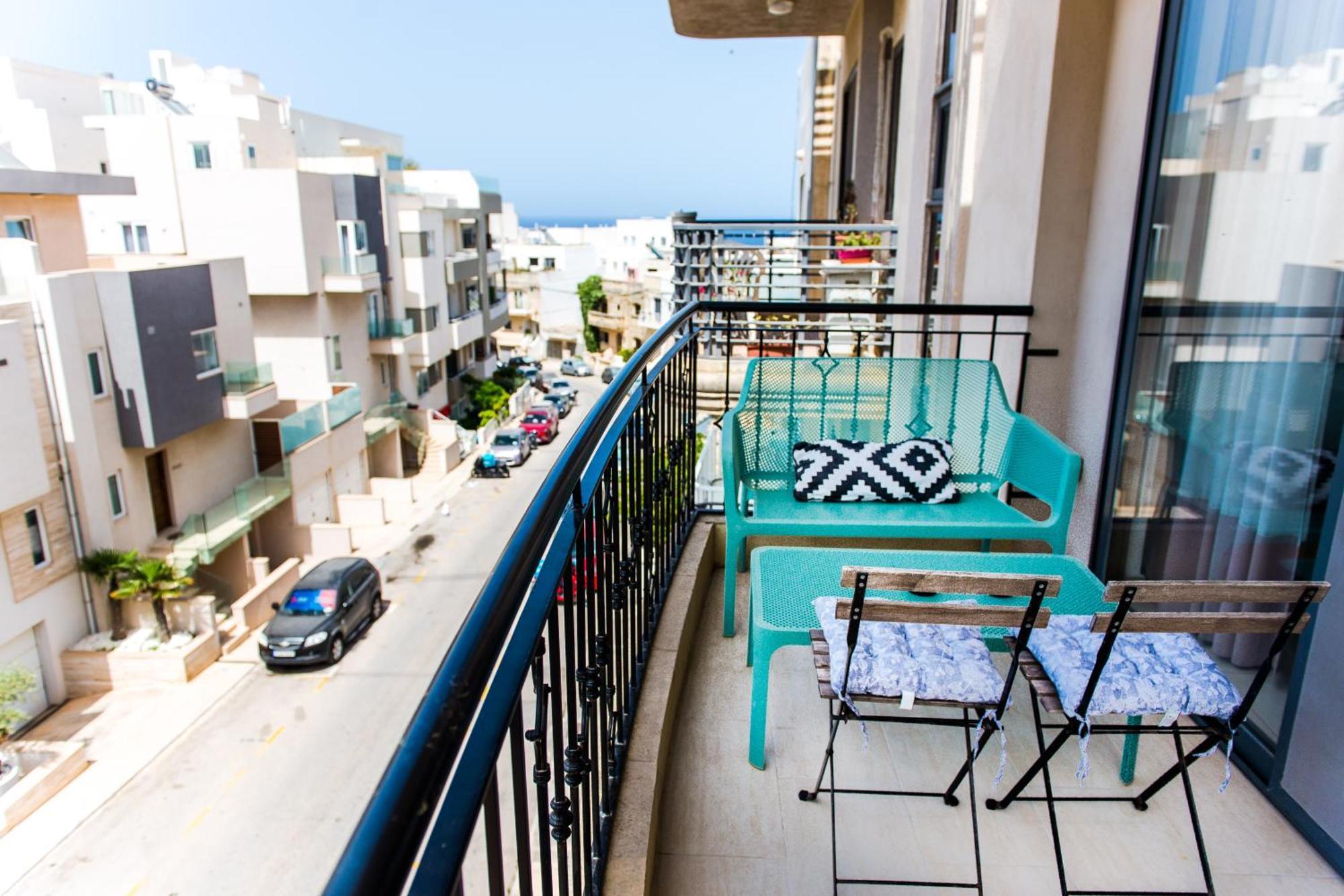 Mediterranean Abode - Spacious Apartment In Swieqi Is-Swieqi Esterno foto