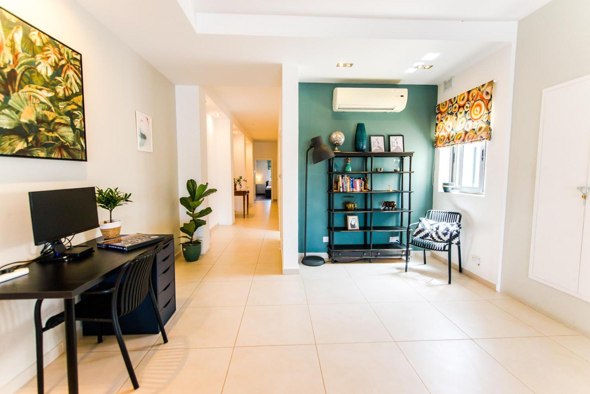 Mediterranean Abode - Spacious Apartment In Swieqi Is-Swieqi Esterno foto